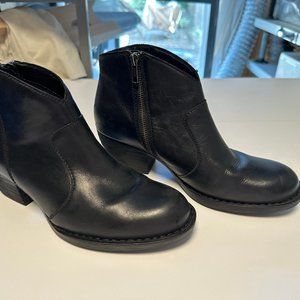Born Western Bootie, size 10M